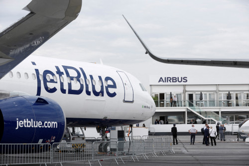 JetBlue outlook sparks sell-off in shares