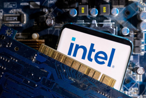 Intel’s quarterly revenue tops expectations as investors await new CEO