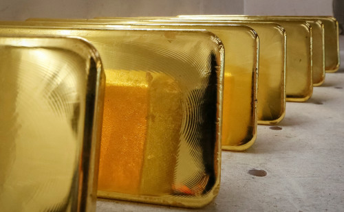 Gold bulls lock in on glittering milestone; $3,000/oz in sight